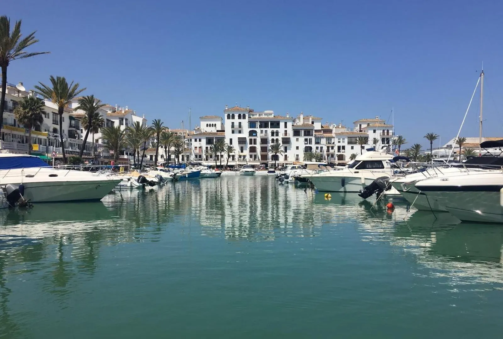 2233-Lovely 2 Bedrooms On The Beach, Pool And Port Manilva