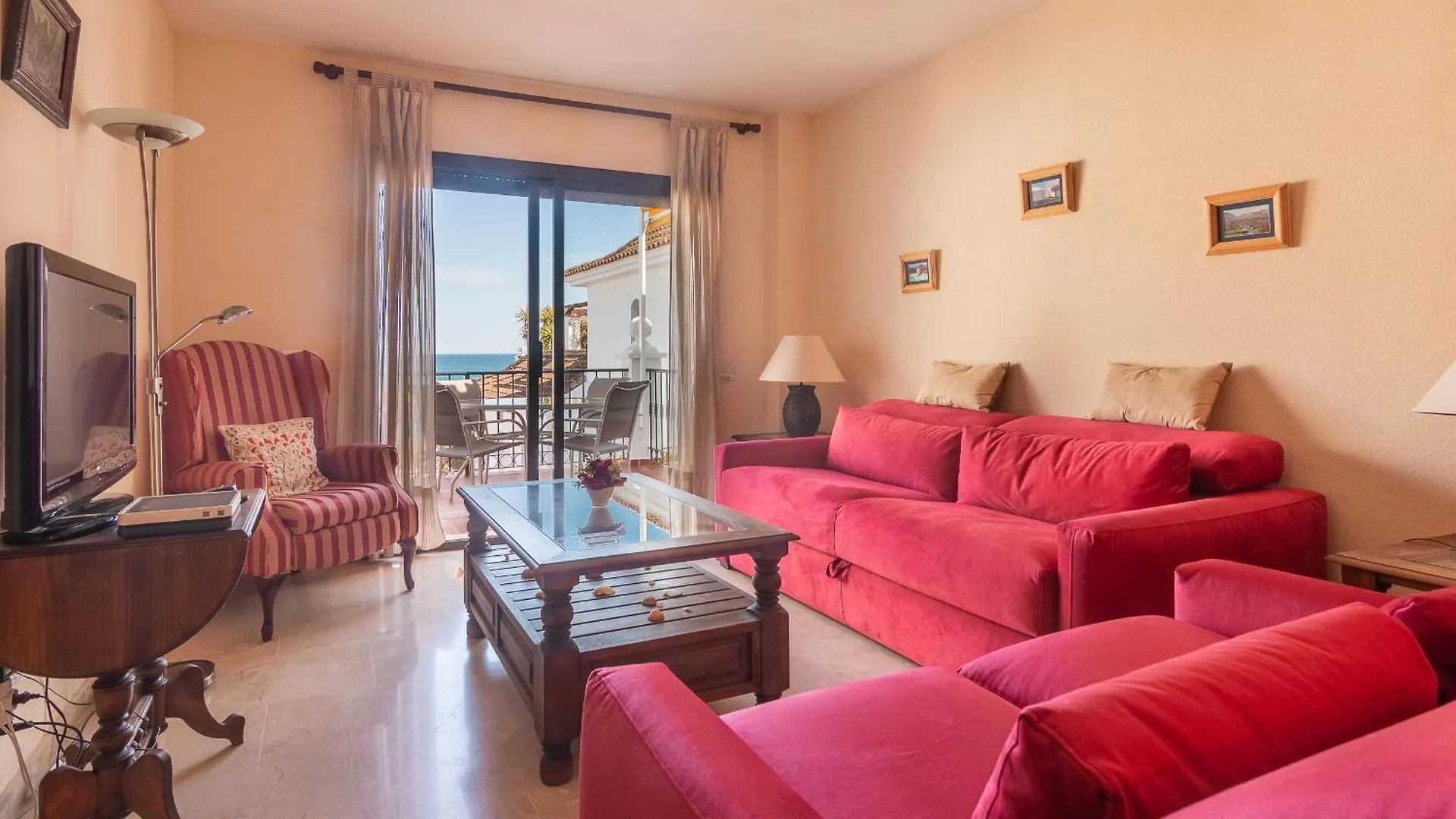 2233-Lovely 2 Bedrooms On The Beach, Pool And Port Манилва