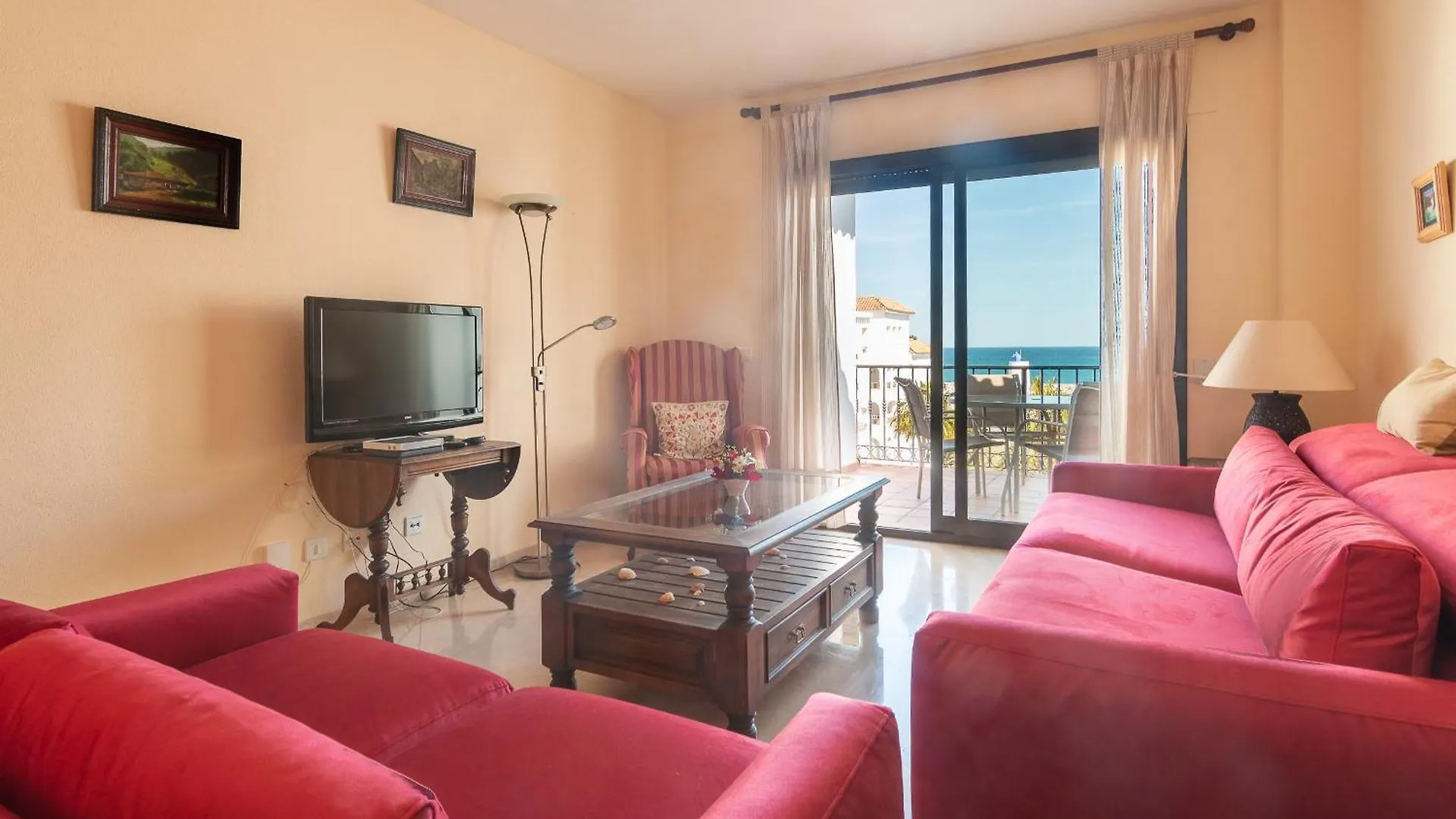 2233-Lovely 2 Bedrooms On The Beach, Pool And Port Манилва 0*,