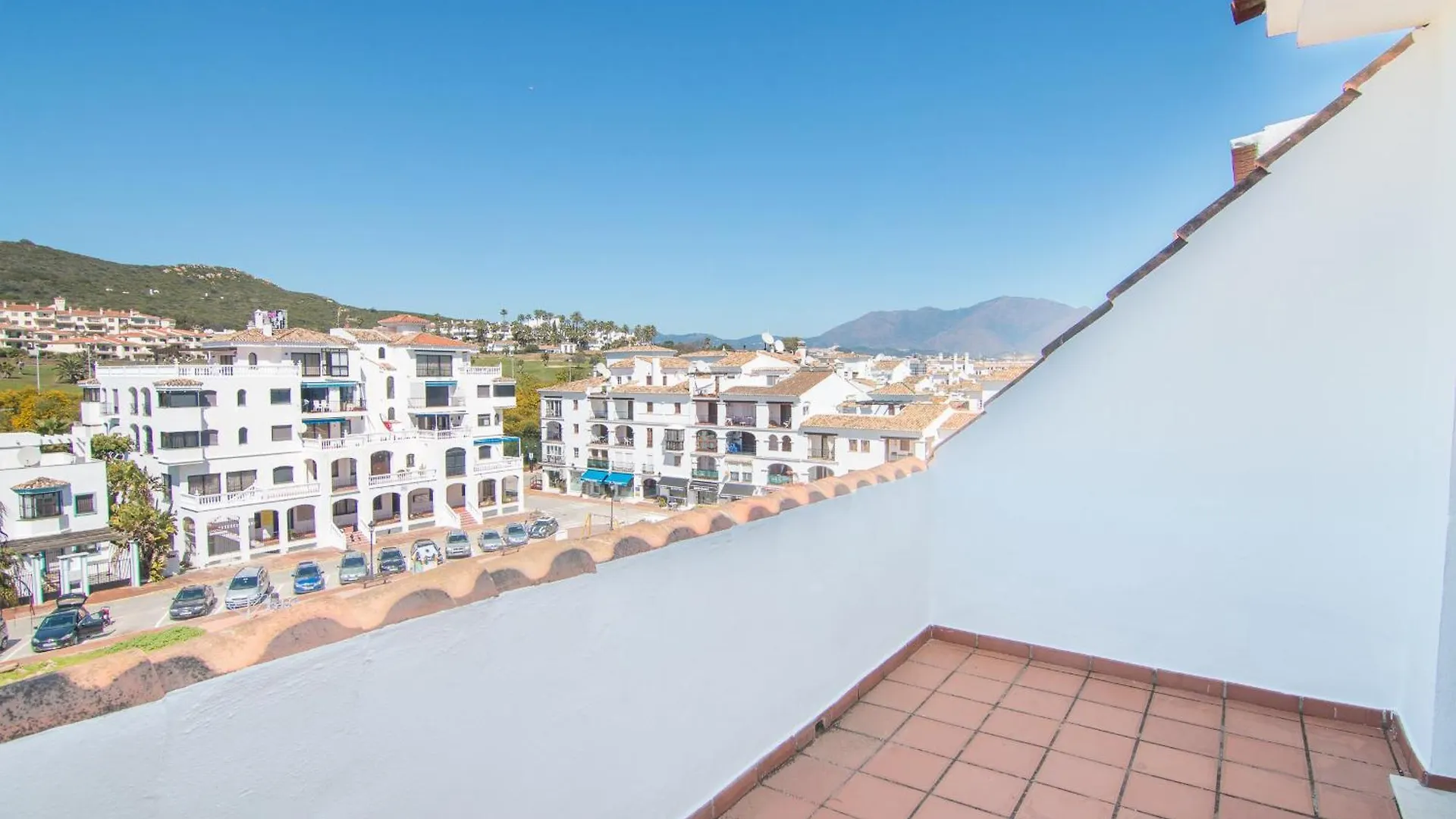2233-Lovely 2 Bedrooms On The Beach, Pool And Port Manilva Spain