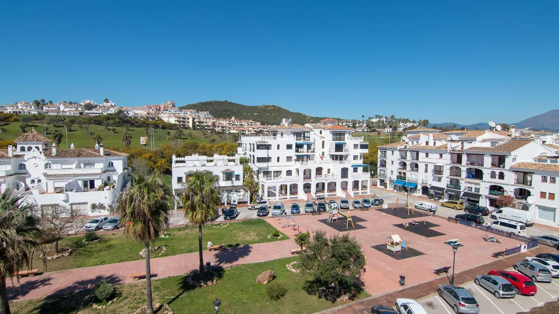 2233-Lovely 2 Bedrooms On The Beach, Pool And Port Manilva Spain